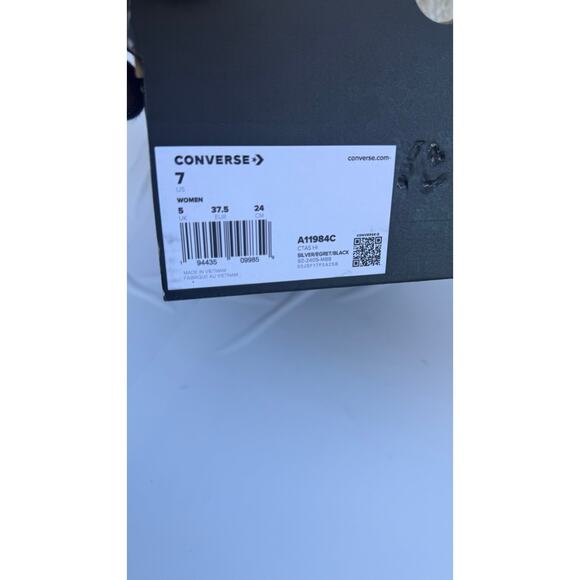 Converse Women's Silver Metallic Chuck Taylor All Star Low Leather Size 7 - Picture 11 of 13